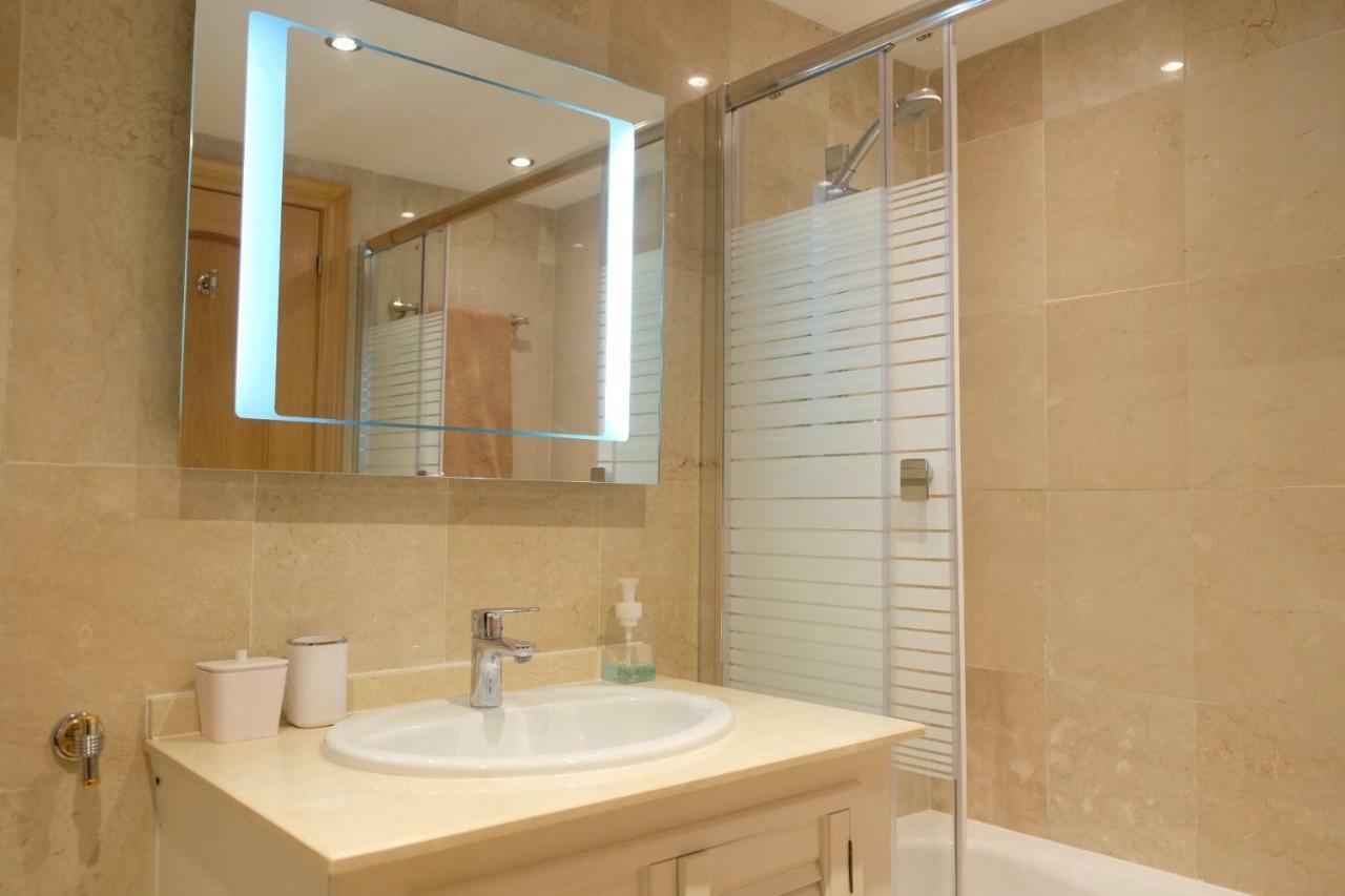 Luxury Modern Apartment With Terrace, Pool And Garage! 마르베야 외부 사진